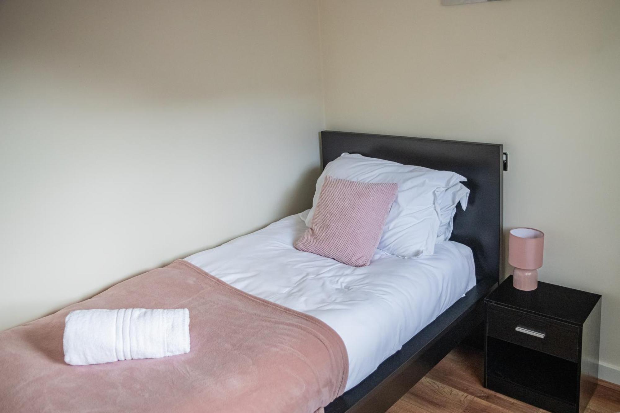 Holiday home Charming In - Near Local Attractions *